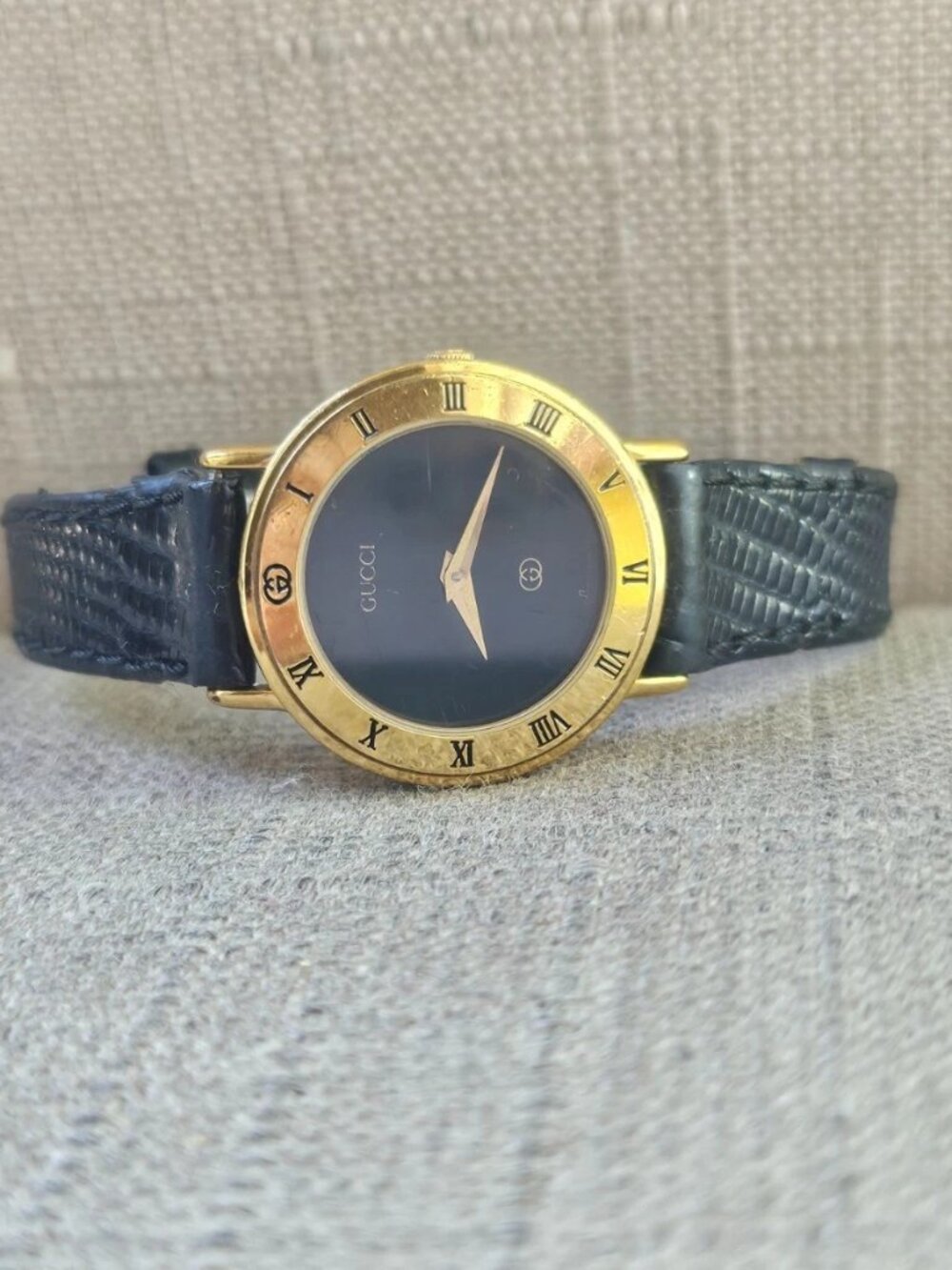 Vintage Gucci Women Wristwatch Gold Tone Case Swiss Made Analog Watch Auth - Picture 4 of 12